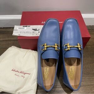 Salvatore Ferragamo Light Blue Gold Buckle Drivers Size 10